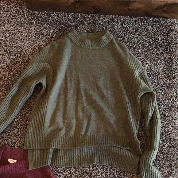 Sweaters - Picture 7 of 8